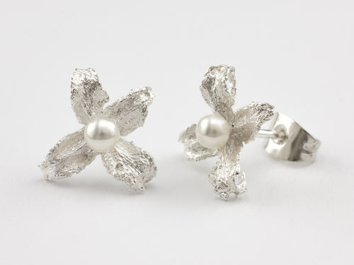 Silver stud earrings Pearl Blossom bright