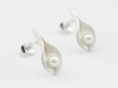 Silber-Ohrstecker Blatt mit Perle