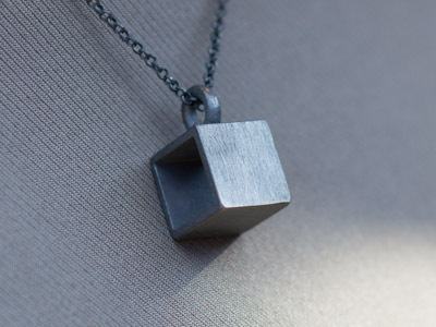 Necklace Cube black